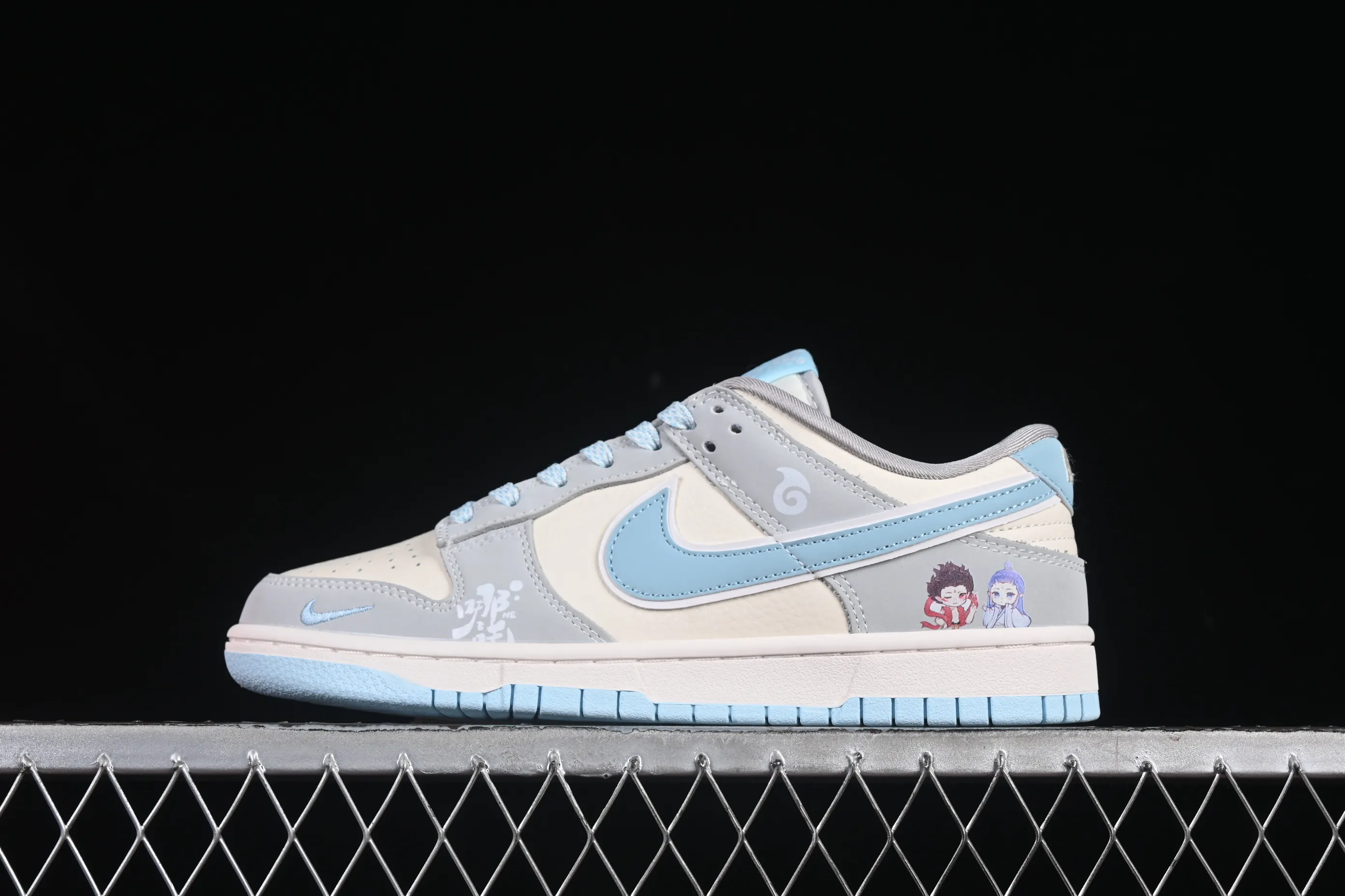 All categories Nk SB Dunk Series Nk SB Dunk Low High-end customized low-top sneakers Nk SB Dunk Low Nezha series Gray white and blue hook Anniversary high-end customized low-top casual sneakers LW1818-114